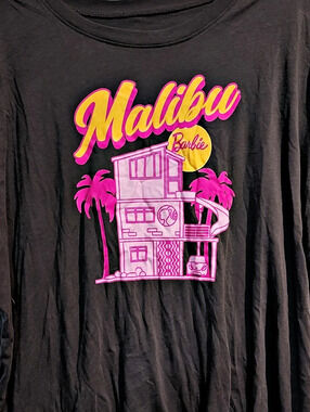 Barbie By Torrid Malibu Barbie Graphic Tee in Black